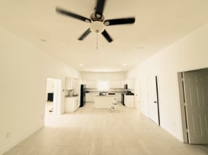 Building Photo - 314 7th Ave NE