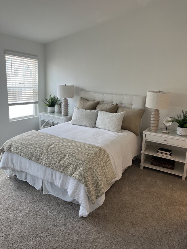 Building Photo - 230 1st St