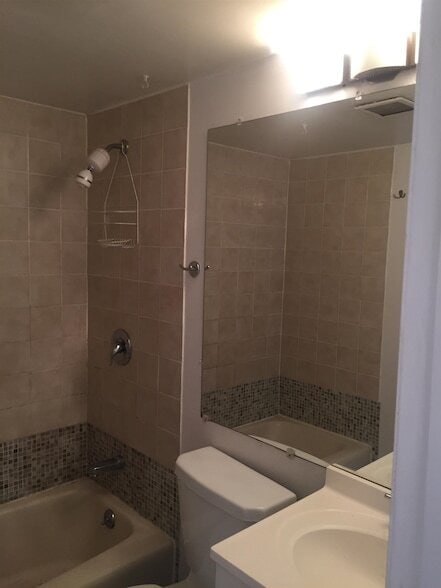 Building Photo - 257 York St