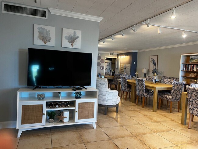 Building Photo - 1150 Tarpon Center Dr