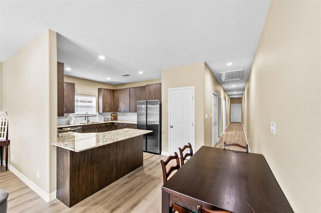 Building Photo - 613 W Elm St