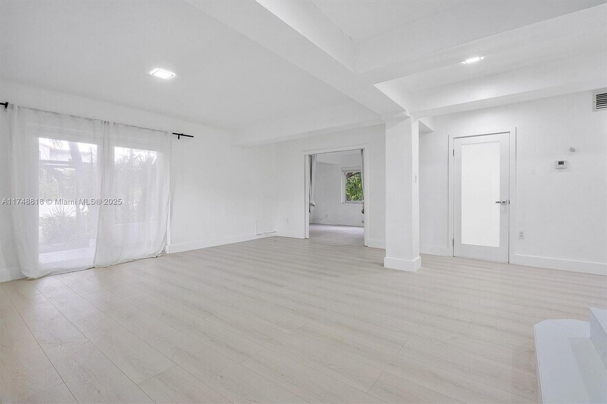 Building Photo - 600 Surfside Blvd