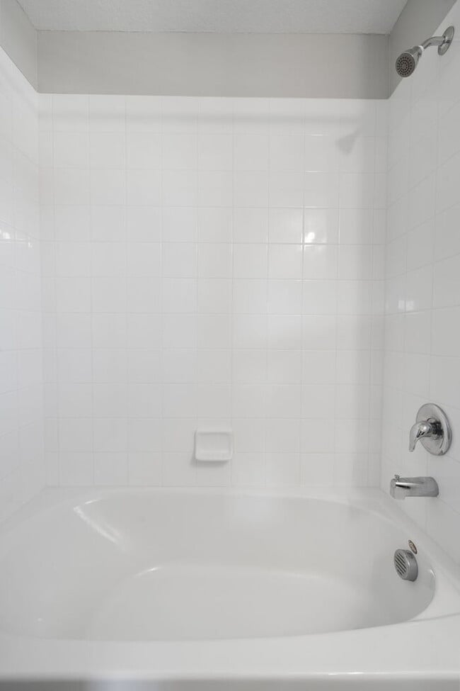 Building Photo - Like New TownHome For Rent in Touchstone!