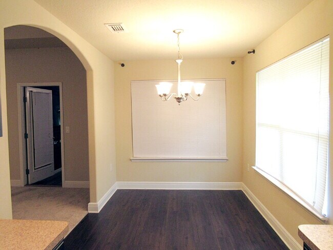 Building Photo - 3BR/2BA Ashley Place Home Featuring Sunroom, Generator & Multiple Living Spaces