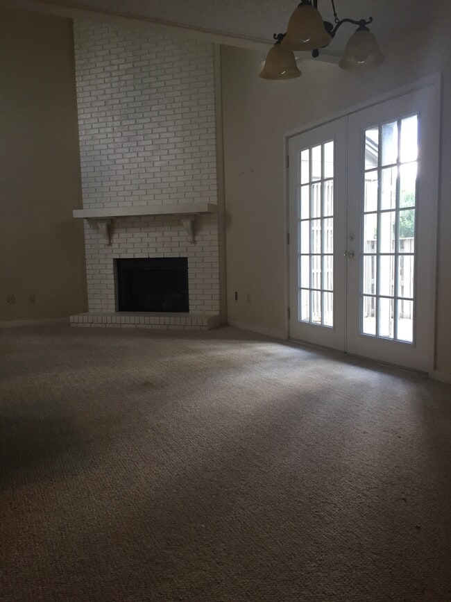 Building Photo - 214 Westbrooke Dr