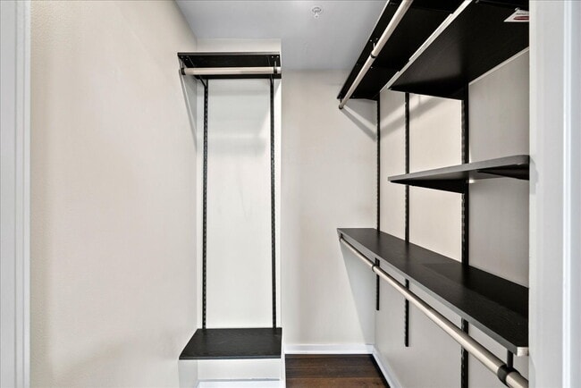 Building Photo - Experience Luxury Living in the Heart of Clarendon