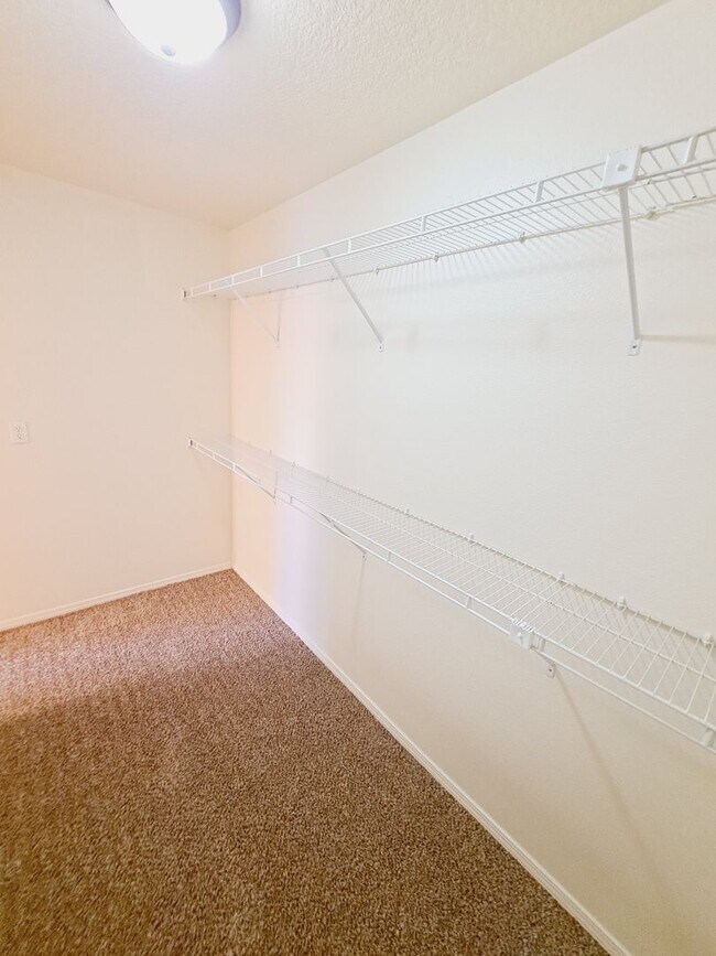 Building Photo - 3 bed 2 bath home in Huning Ranch