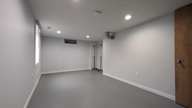 Building Photo - 1418 Summit Ave