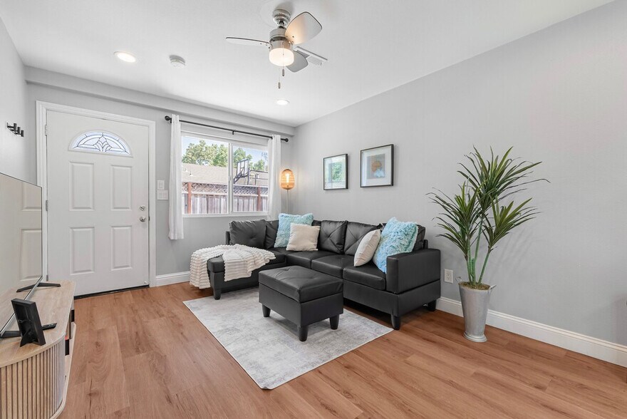 Primary Photo - 2326 Cherry Ave