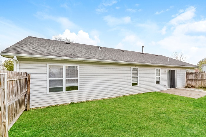 Building Photo - 690 W Arielle Ct