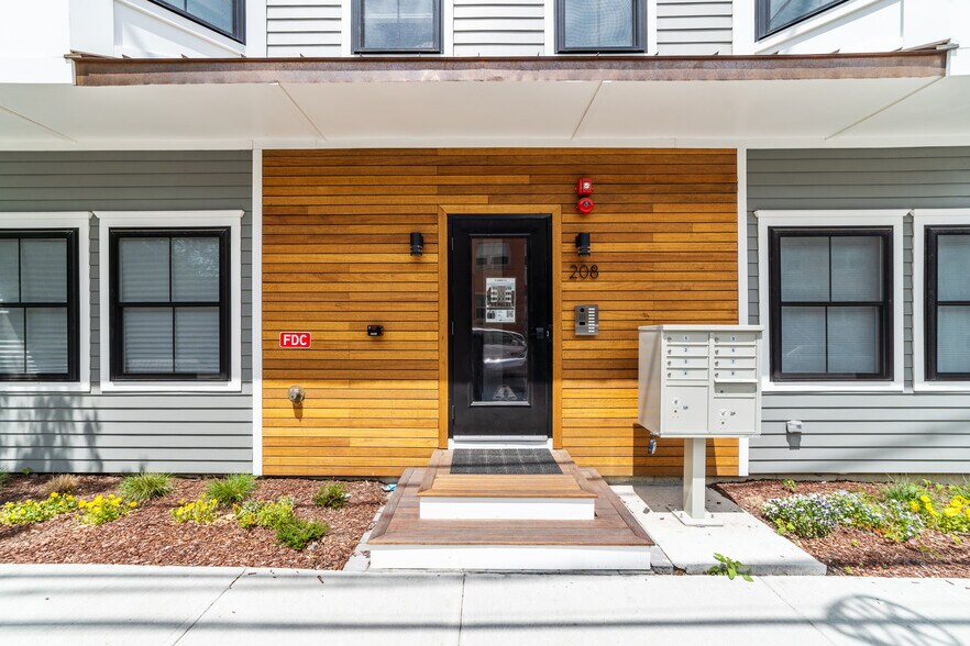 Building Photo - 208 Spencer Ave