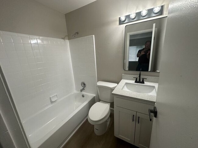 Building Photo - Charming 1/2 duplex in the heart of Orlando