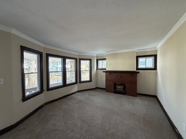 Building Photo - 14102 Glenside Rd