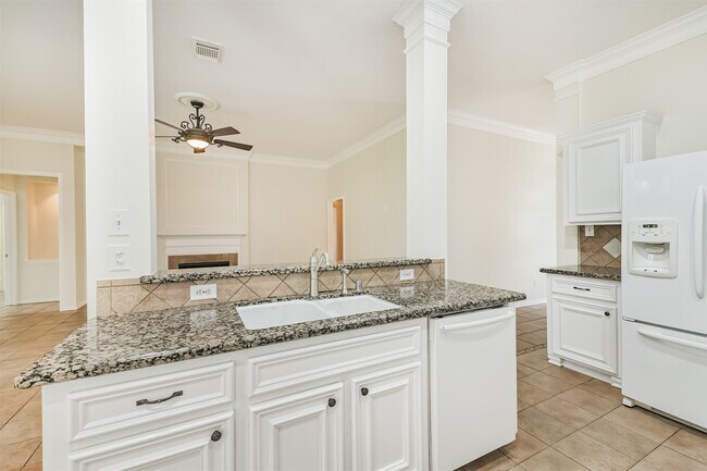 Building Photo - 7718 Trophy Pl Dr