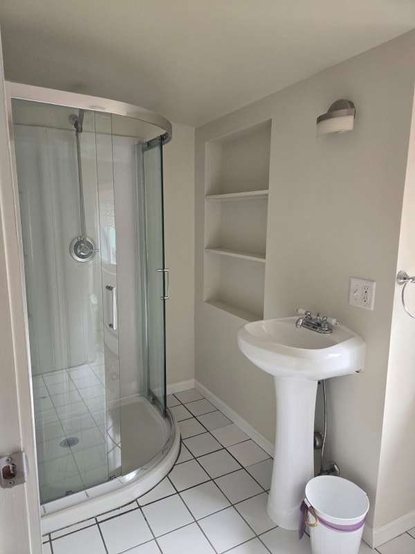 Building Photo - 409 Peoples Rd