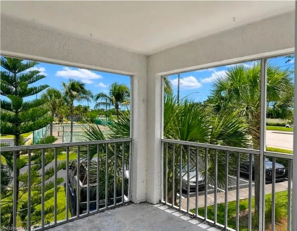 Building Photo - 150 Santa Clara Dr