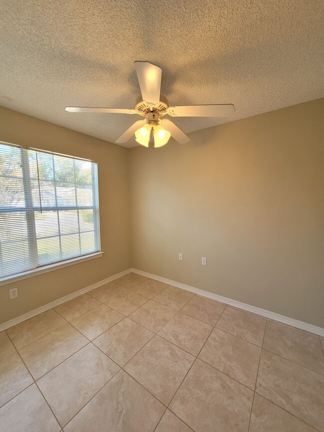 Building Photo - 8158 Heirloom Dr