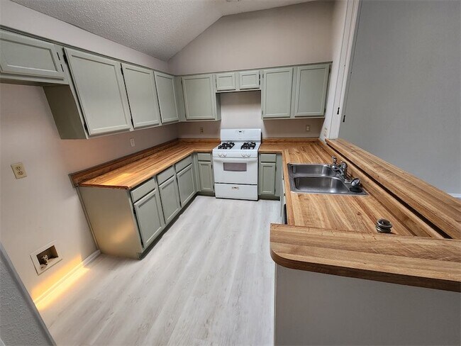 Kitchen - 4206 Katrina Ln