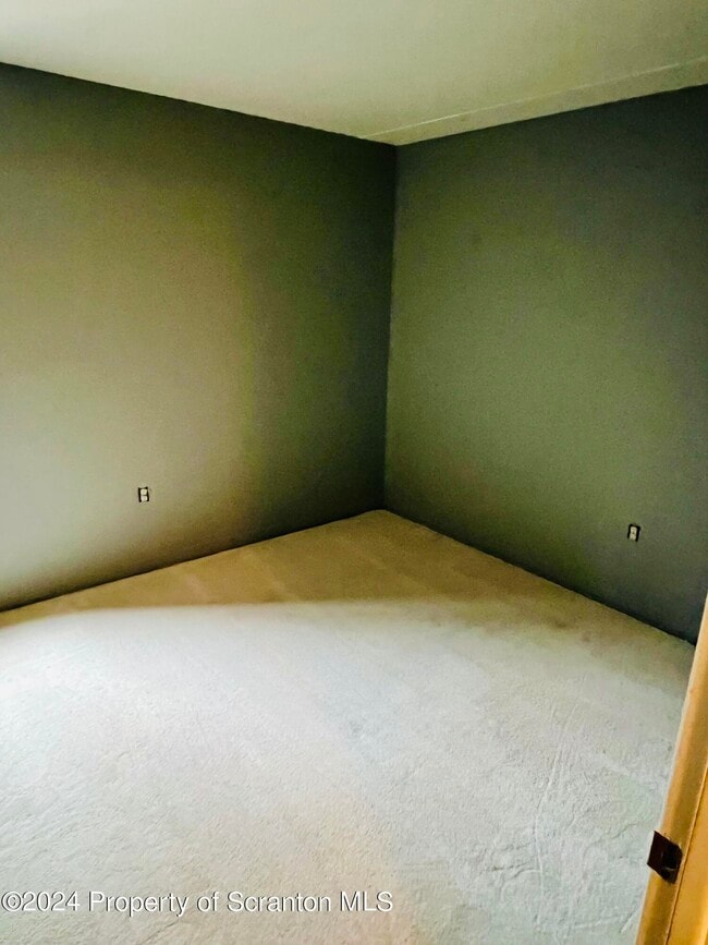 Building Photo - 220 Linden St