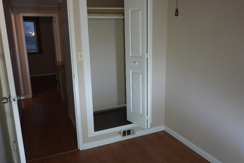 Building Photo - 7956 Eastdale Rd