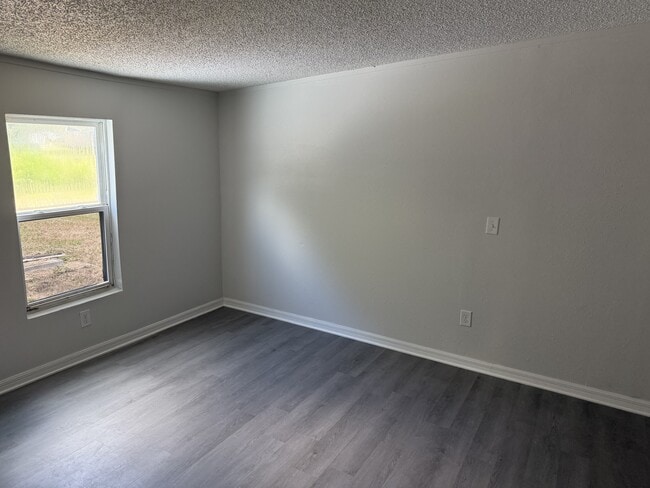 Building Photo - 610 Wolf Run