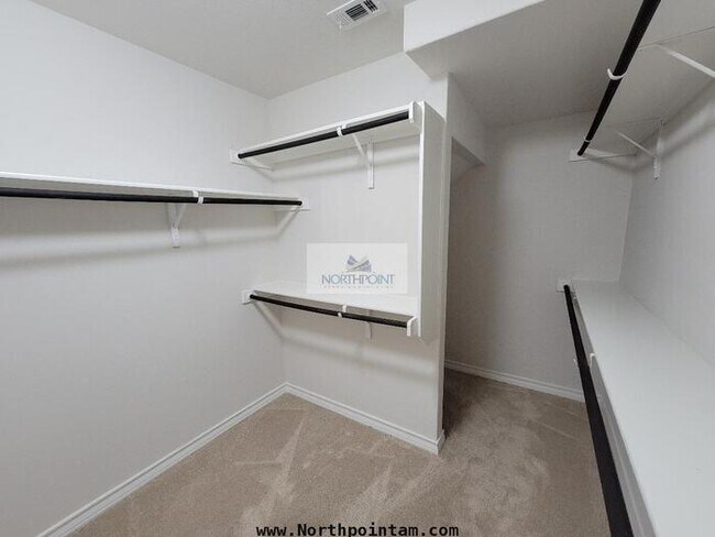Building Photo - Charming 4 beds 2.5 baths in San Antonio
