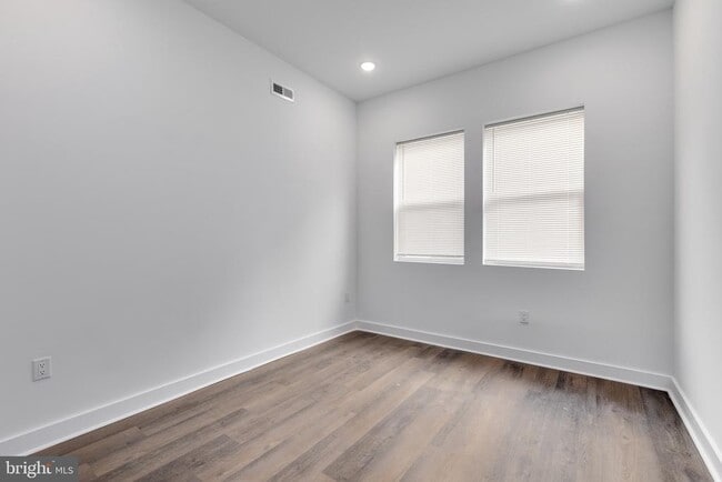 Building Photo - 927 N 42nd St