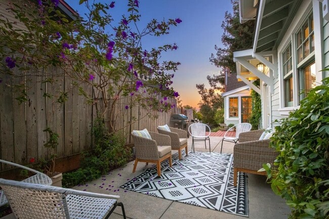 Building Photo - 114 Fairbanks St