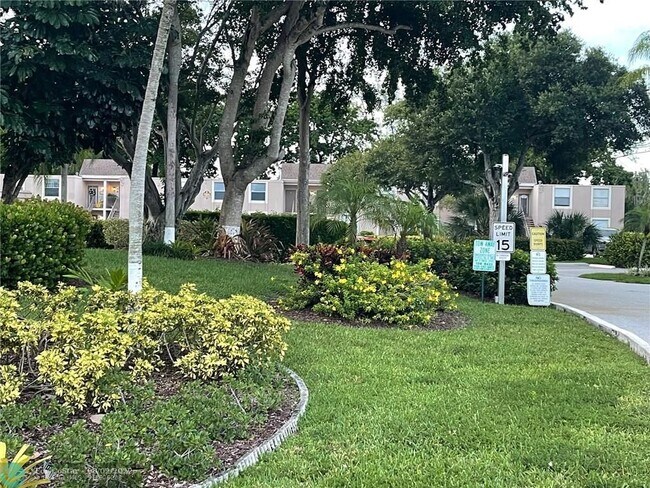 Building Photo - 7895 Margate Blvd