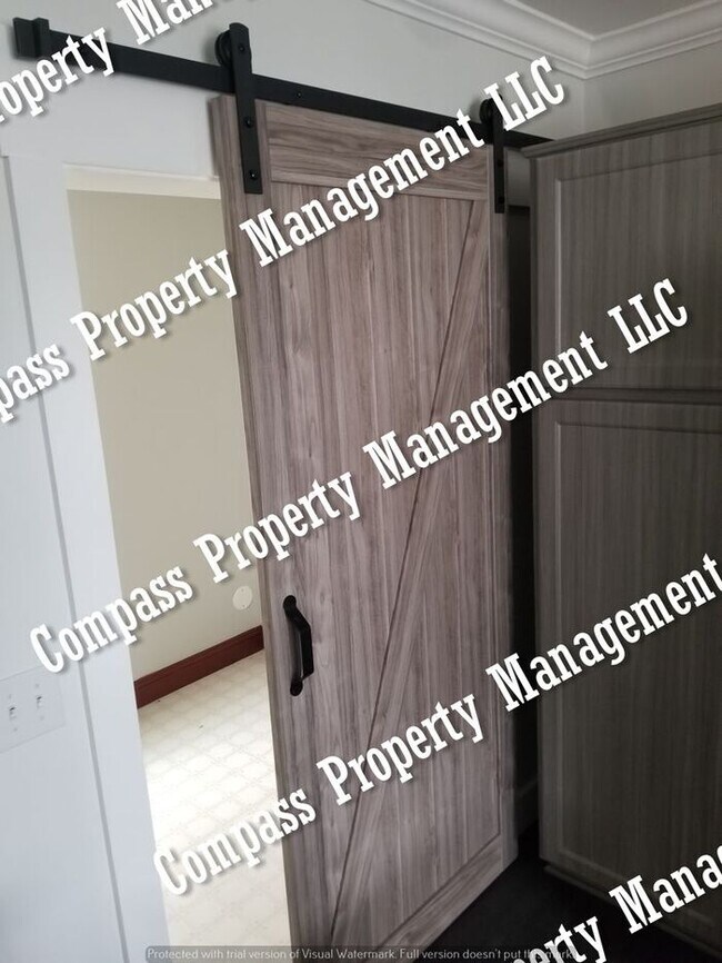 Building Photo - $1895 - 4 Bed, 2 Bath, 2 Car Garage - Lanc...