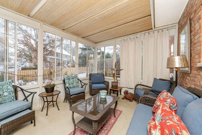 Building Photo - Four Bedroom Home in Portage