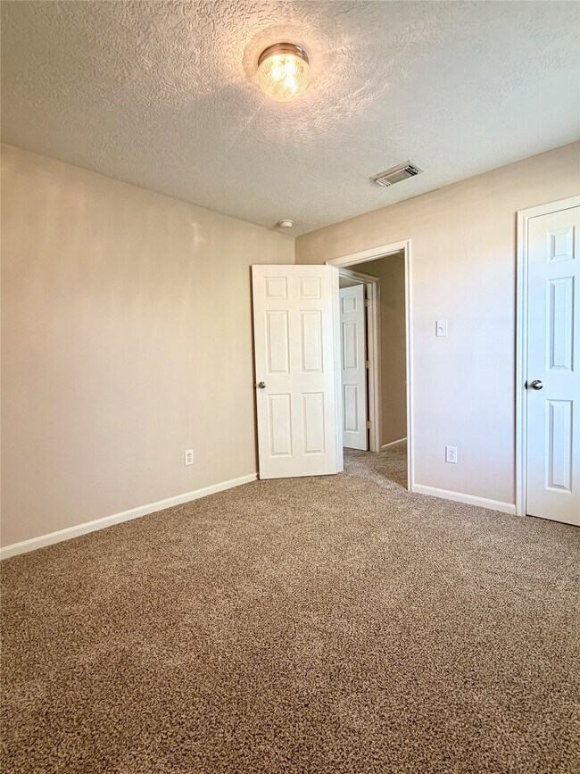 Building Photo - 13952 Buckskin Dr