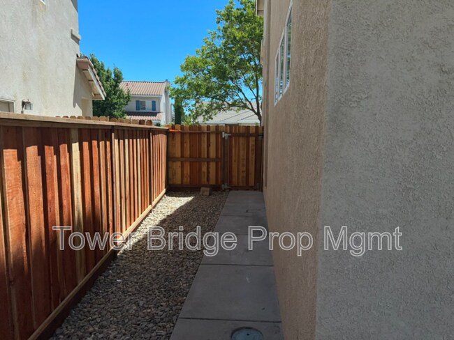 Building Photo - 3918 Ginko Way