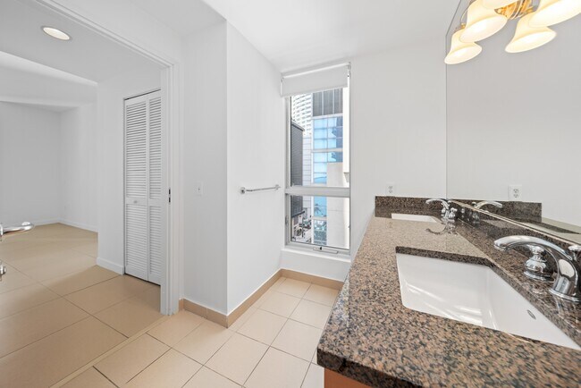 Building Photo - 300 S Biscayne Blvd