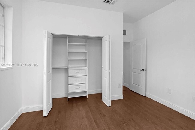 Building Photo - 832 Wallace St