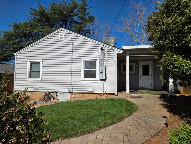 Building Photo - Historic Folsom 2 Bdrm, 1 Bath