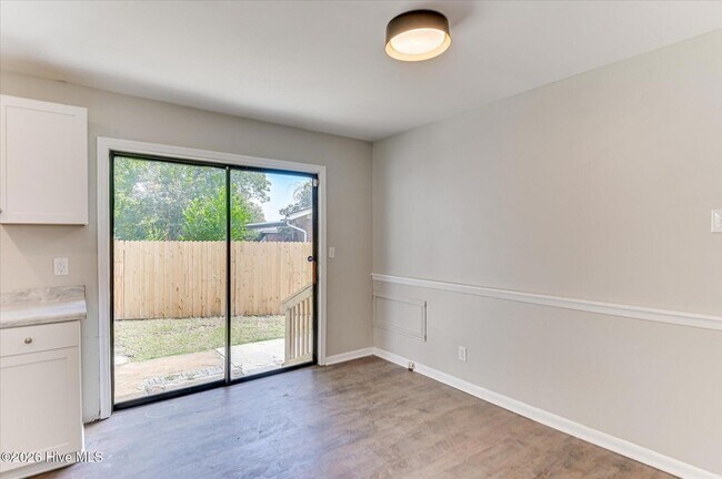 Building Photo - 1831 Cottonwood Dr