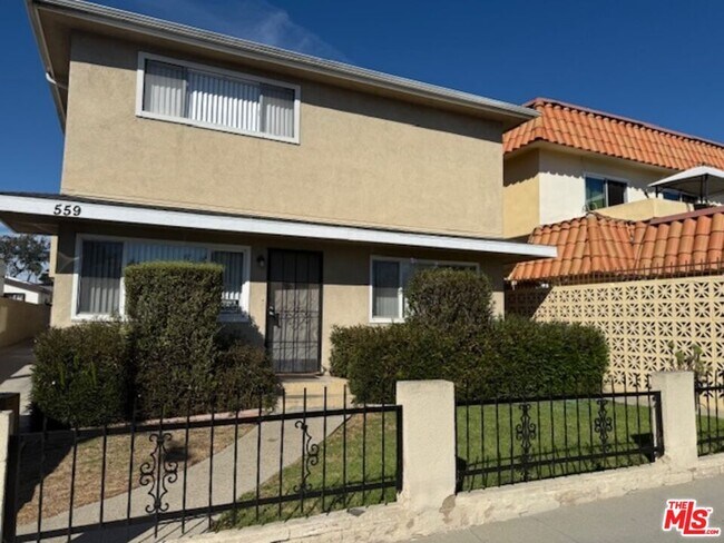 Building Photo - 559 E Hyde Park Pl