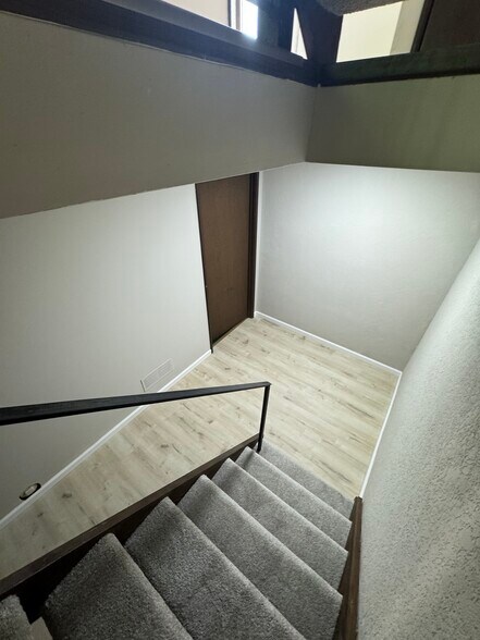 Building Photo - 2814 Stonehenge Dr