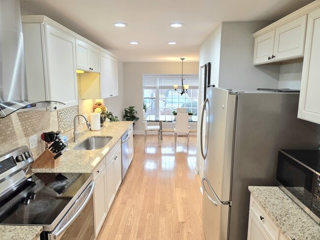 Building Photo - 5407 Leeway Ct