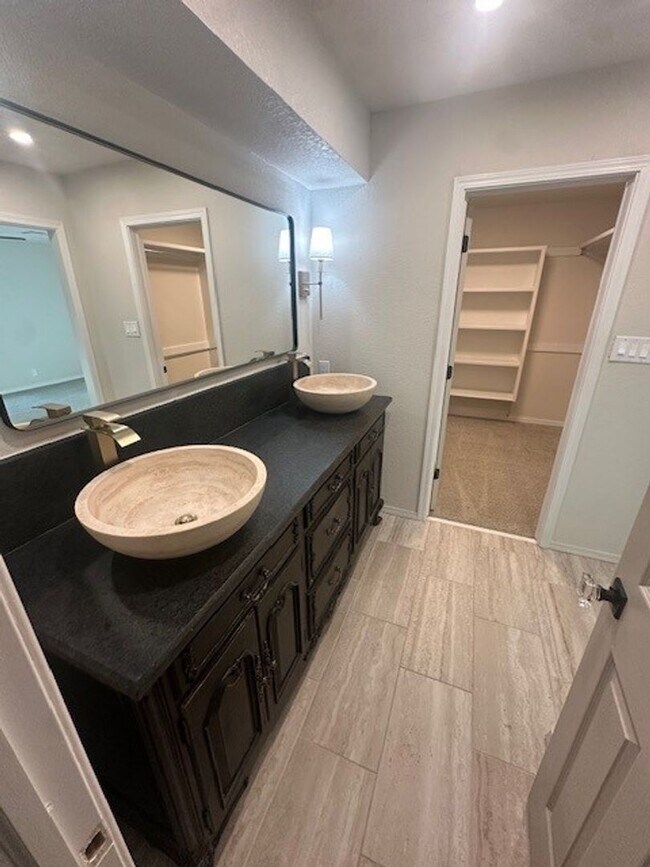 Building Photo - Upscale Secluded Oasis in Bixby - 5 Beds/3.5 Baths - Separate Mother-in-Law Quarters!