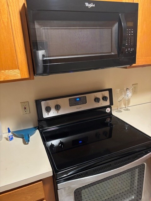 Range,microwave - 319 7th Street Pl SW