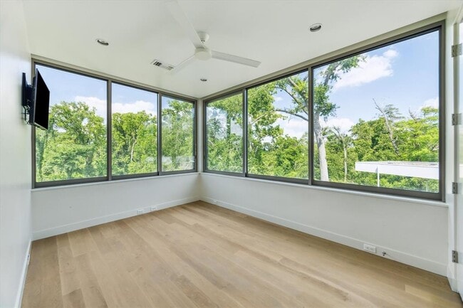 Building Photo - 9 Pinehill Ln