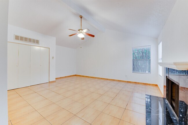 Building Photo - 2021 Spenwick Dr