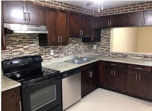 Building Photo - 4943 NW 82nd Ave