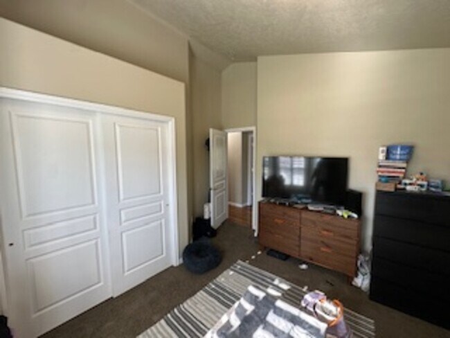 Building Photo - 13294 Cherry Crest Dr