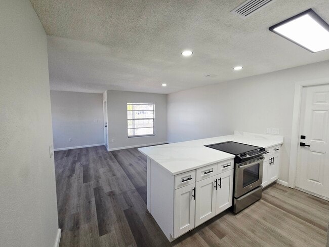 Building Photo - 843 42nd St S