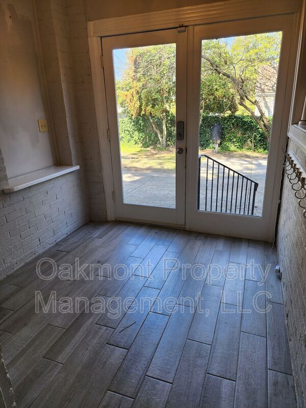 Building Photo - 105 Peachtree Street