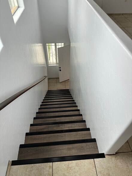 stair case - 2215 E Tyler Ave