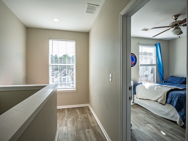 Building Photo - Rowandale